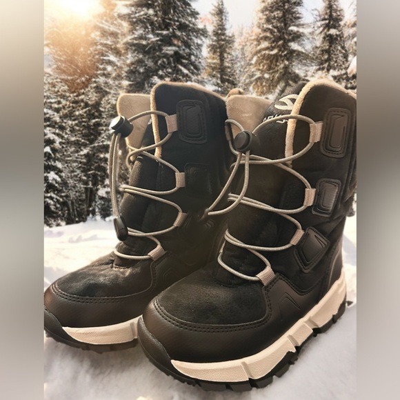 Hobibear Unisex Kids Snow Boots Color: Black/White Size 2 - Picture 4 of 13